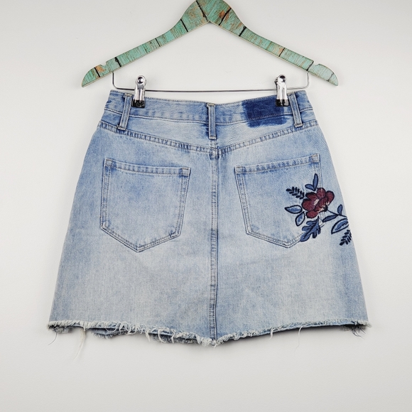 Coco + Jaimeson Denim Skirt Floral Embroidered NWT - Picture 7 of 10
